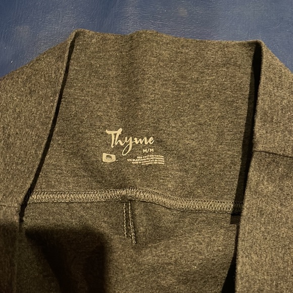 Thyme maternity yoga pants - Picture 2 of 2